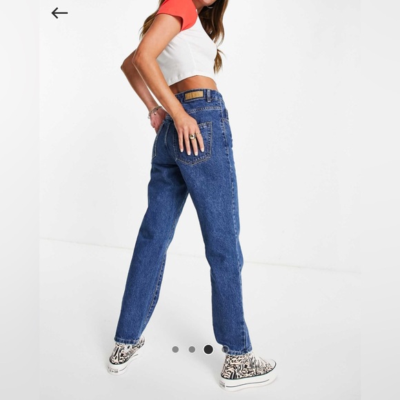 Cotton On: mom jeans in mid wash blue - Picture 2 of 6